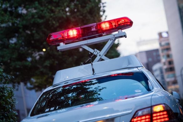 出動するパトカー