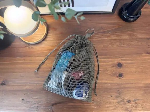 「巾着」のレベルを超えてる…無印の“メッシュ巾着”をサイズ違いで揃える人続出!一度使ったら手放せないワケ