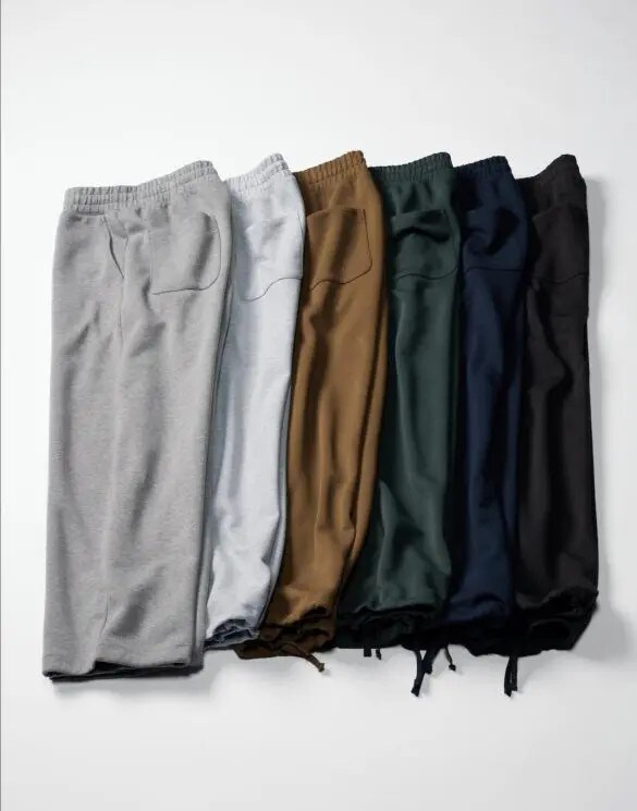 ユニクロの隠れ名品！男女兼用スウェットパンツが「女性に選ばれる」理由。部屋着感ゼロで着こなすコツは