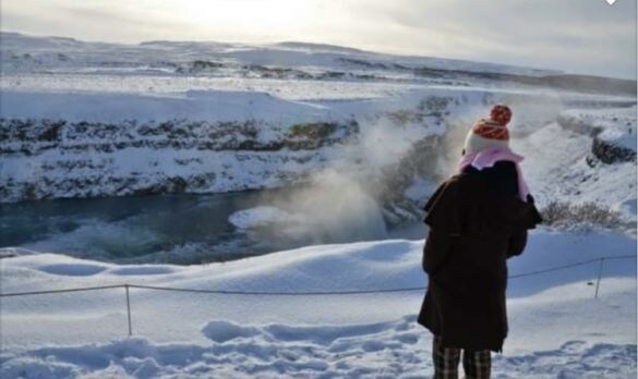  初海外のアイスランドにて。この後、氷を踏んで水の中へ落ちる