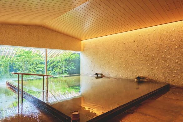  大浴場の内風呂にはあつ湯とぬる湯の2種用意されている