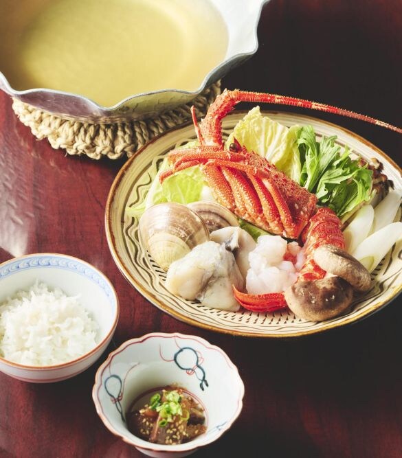  イセエビやフグ、ハマグリなどの海鮮をぜいたくに使った海鮮豊後鍋