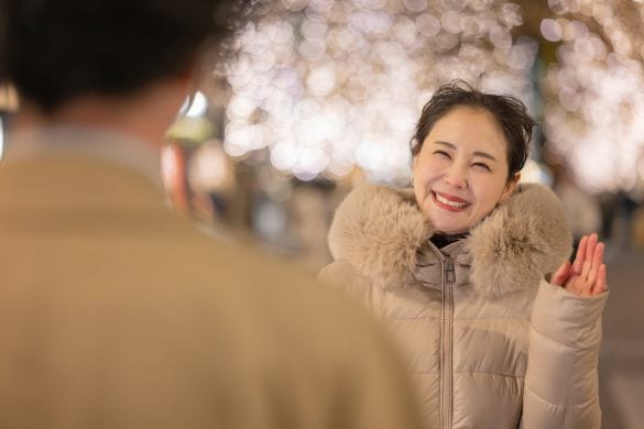 待合せをする男女