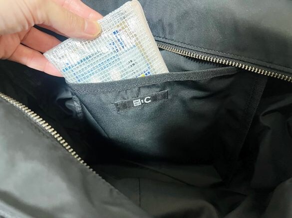 ティッシュやお薬ポーチを入れる