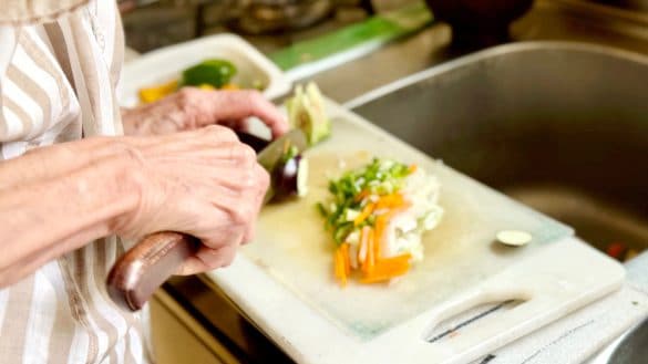 義母がお雑煮に入れる「まさかのモノ」にゾゾッ…子どもに絶対食べさせたくない！／2025 人気記事top5