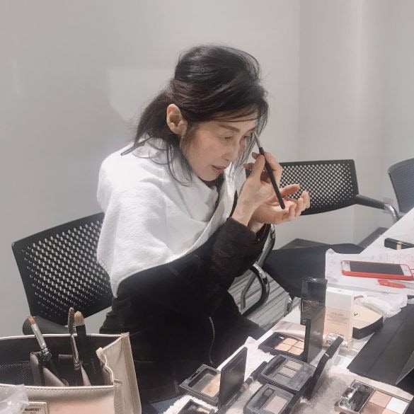  メイクレッスン中のKさん