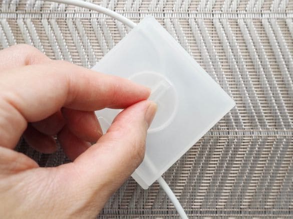 つまみを回す画像