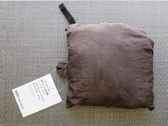 ダイソー　『Standard Products(スタンダードプロダクツ)』の折りたたみリュック