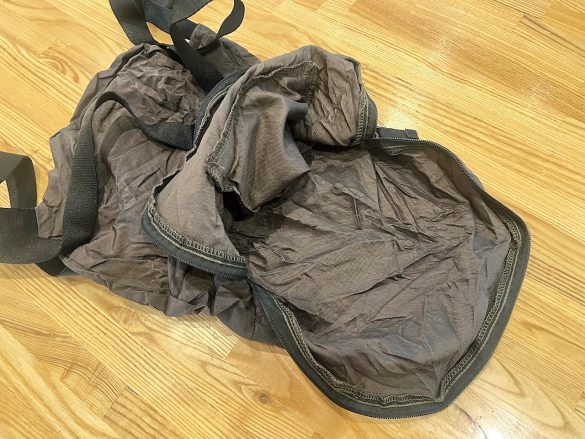 ダイソー　『Standard Products(スタンダードプロダクツ)』の折りたたみリュック