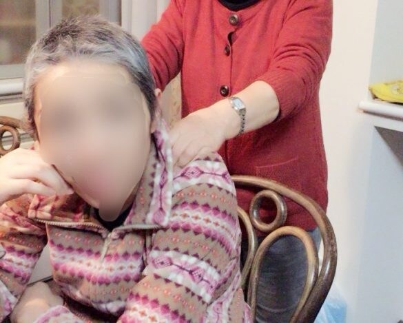 42歳で乳がん宣告された私。抗がん剤で抜けた髪が生えてきてギョッ!鏡を見るとそこにいたのは