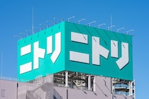 「考えた人、天才！」ニトリの“ブックスタンド”が凄すぎた。1冊から使えて本棚のストレス解消！