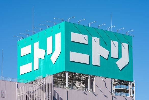 「考えた人、天才！」ニトリの“ブックスタンド”が凄すぎた。1冊から使えて本棚のストレス解消！