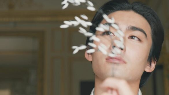  2025年11月、特別番組「パリに息づく”侘び寂び”の世界 ～ブシュロンが描く自然の儚さ～」（BSテレ東）に出演した市川染五郎