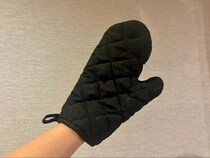 大きな鍋つかみの出番が激減！ 二度見するほど小さい“110円の鍋つかみ代わり”、毎日使わずにいられないワケ