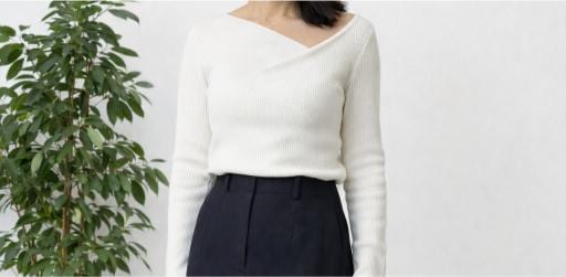 適度な肌見せ・ボディラインを見せる