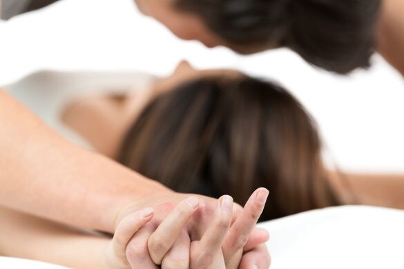 抱き合うカップル