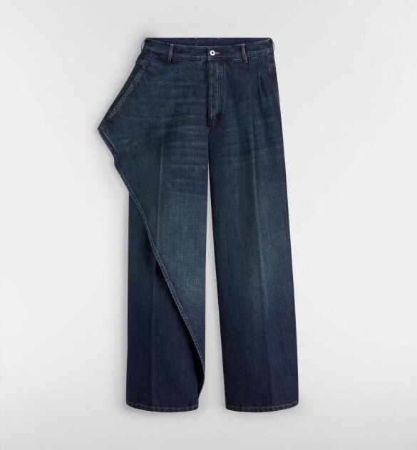  Caprice ジーンズ（Dior公式サイトより）