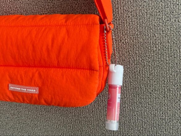 「リップどこ行った？問題」セリアの“アイテム”で一発解決！110円でバッグを漁る日々から卒業できちゃった