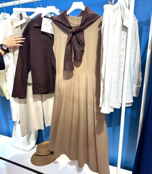  UNIQLO：C フィットアンドフレアワンピース／ノースリーブ