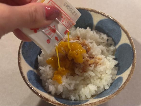 ドンキ「秒でどこでもTKG!?」大バズりのワケ。“卵なしで作る卵かけご飯”は、どこに需要があったのか