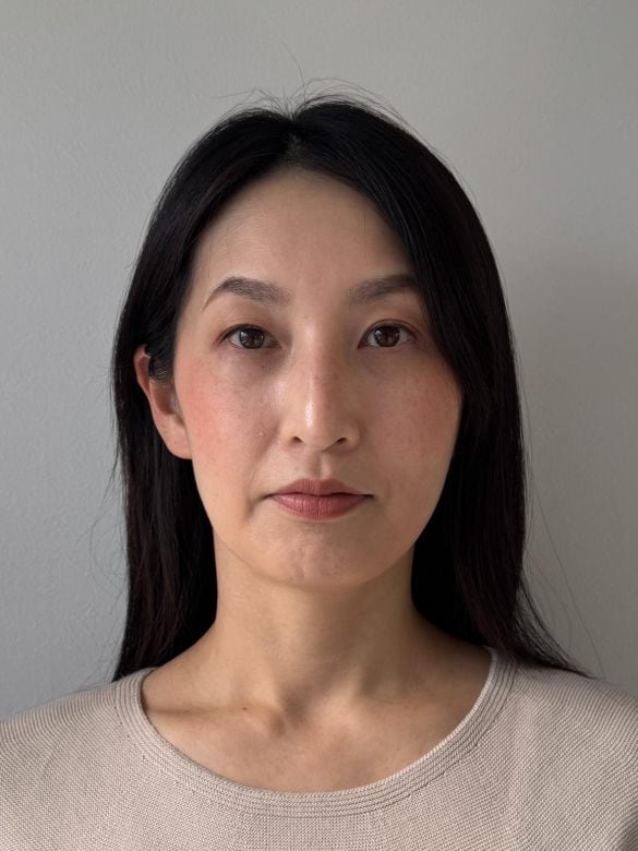  吊り上がった眉でちょっと怖そう