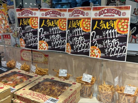 「買えば買うほどお得!?」ロピアの“おトクすぎる巨大ピザ”。直径30cmサイズが“1枚約444円”の衝撃コスパ