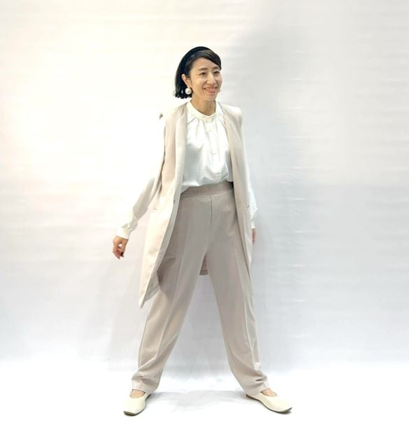  ジレジャケット（1900円税込）タックパンツ（1780円税込）シーンレス遮熱ギャザーブラウス（1500円税込）雲の上Wニットパンプススクエアトゥ（2900円税込）