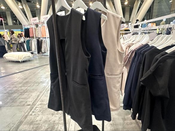  ジレジャケット（各1900円税込）