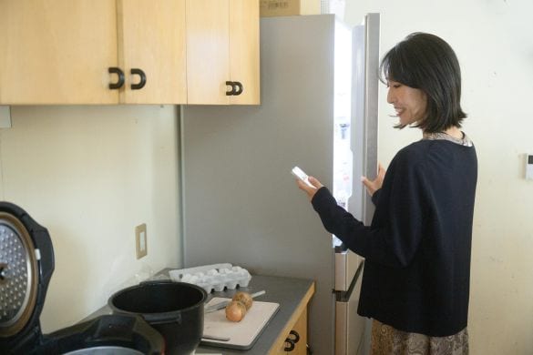 キッチンに立つ宮崎さん