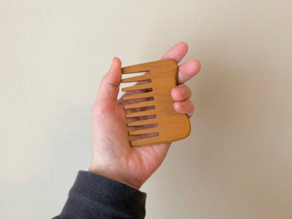 ヘアコームはコンパクトサイズ