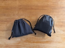 卒業・入学式に必須の「親のスリッパや黒バッグ」全部3COINSで揃った！ 550円と思えない優秀さ