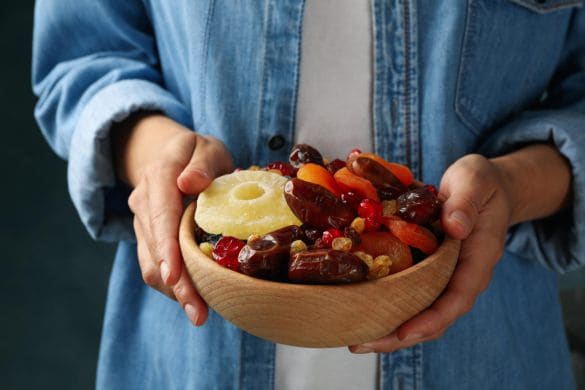 皿一杯のドライフルーツ