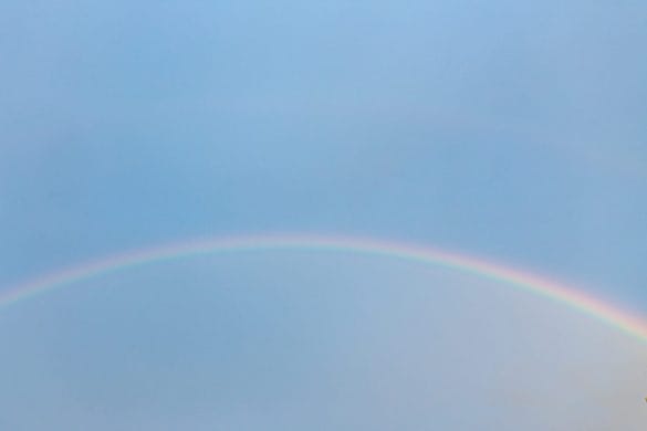 虹　雨上がり　空