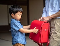 「◯◯なんて女の使う色や！」息子が選んだランドセルに義父が暴言。我慢できず言い返すと“ありえない言葉”を…