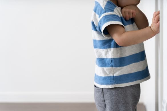 「2歳児に怒鳴る祖父」を通報した母親の決断。決め手は“二重の虐待”だった