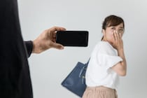 “スーパーヒーローのような彼氏”の正体が怖すぎた。部屋で行われた“犯罪”のせいで「今も恋愛できません」