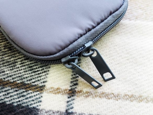 ポーチのファスナー