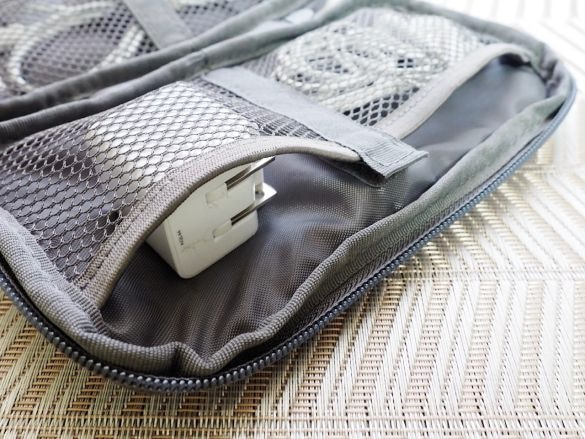 充電コードを入れるためのポーチ