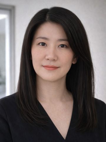  メイクと表情で「ベビースキーマ」に寄せる（AIによる生成）