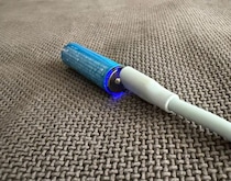 もう「電池がない！」と絶望しない。“USB-C直挿し”充電池が便利すぎ…まさかのダイソーで550円なんて