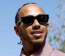 F1伝説ハミルトン、大黒PAにフェラーリで降臨！熱愛中のお騒がせセレブ美女と日本旅行を満喫