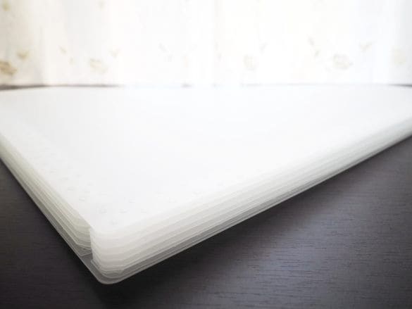 見た目は薄いファイル