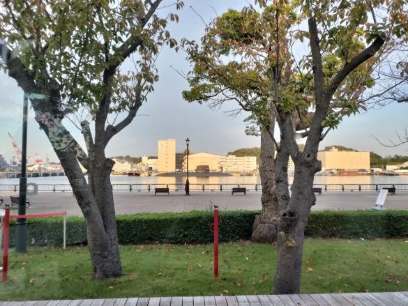  ヴェルニー公園。正面に潜水艦！