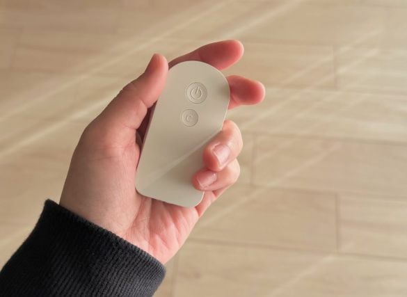 3COINS「コンパクトLEDブックライト」