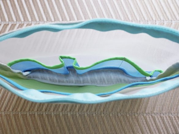 「メッシュポーチ」790円/税込