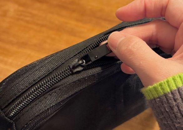 ファスナー壊れちゃった…を秒で解決！ 100均の“2個入りアイテム”。カチッとはめるだけで工具いらず