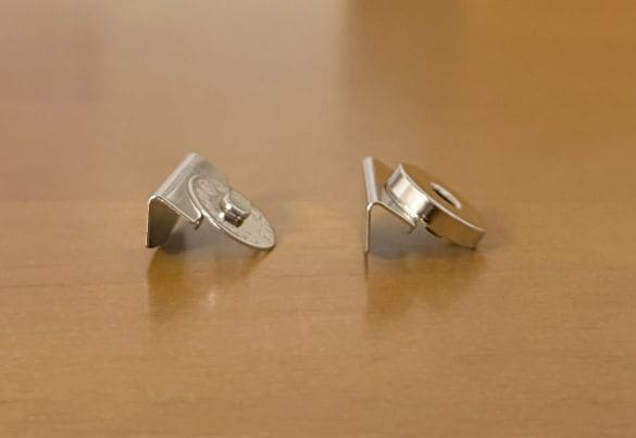 カバンの口を磁石で開閉 マグネットボタン