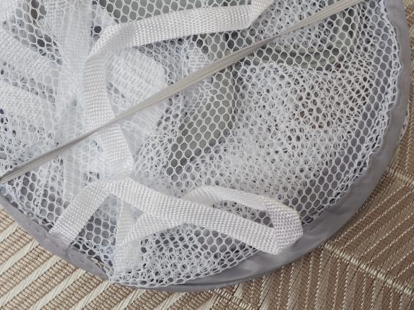 「型くずれ防止セーター干しネット」110円