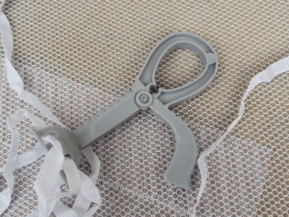 「型くずれ防止セーター干しネット」110円