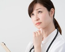 新人看護師の居眠りを注意したら、後日電話してきた“まさかの人物”。裏切られた気分に…／びっくり体験人気記事